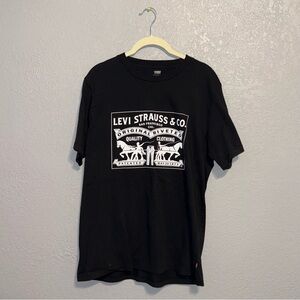 Levi’s Graphic Tee